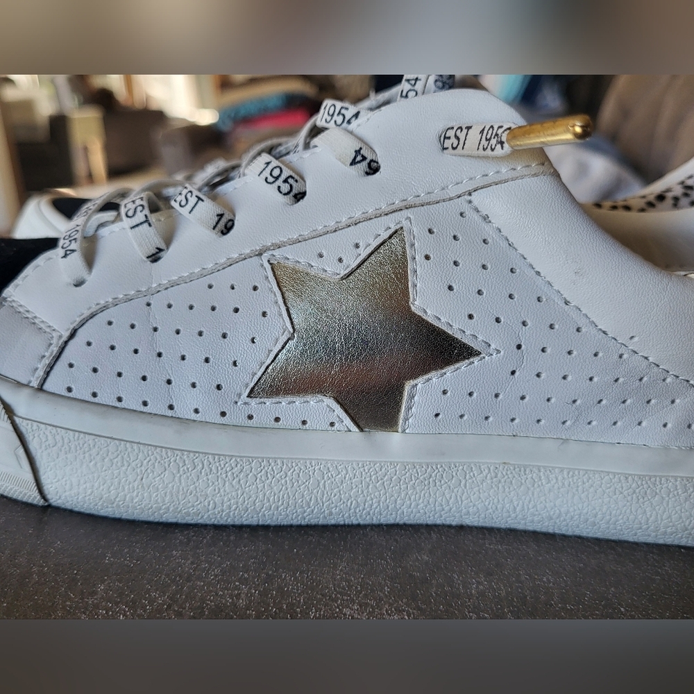 Vintage Havana White and Silver Star Sneakers - Picture 4 of 16